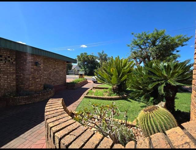 7 BEDROOM HOUSE FOR SALE IN DORANDIA